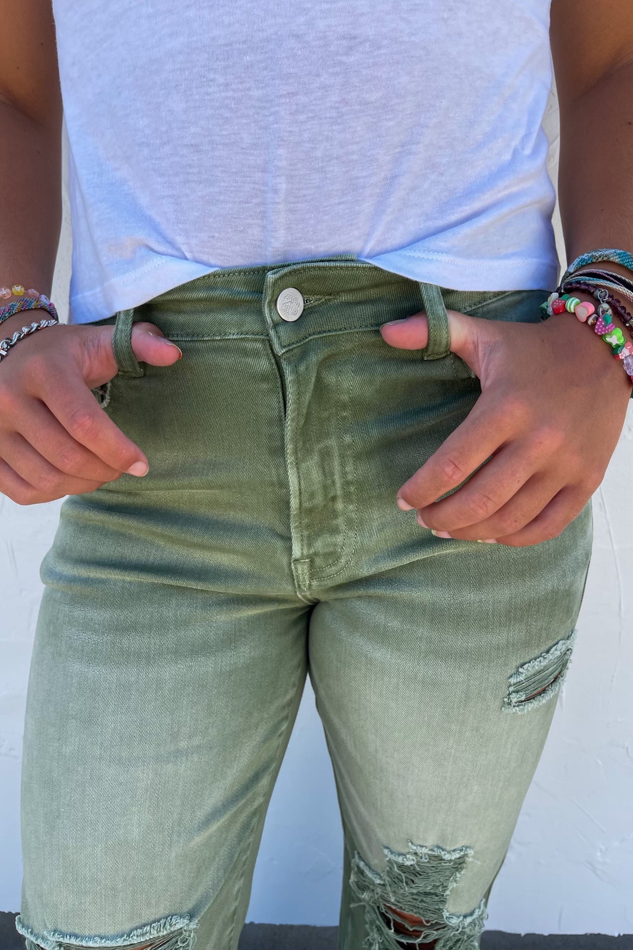 BLAKELEY DISTRESSED COLORED JEANS