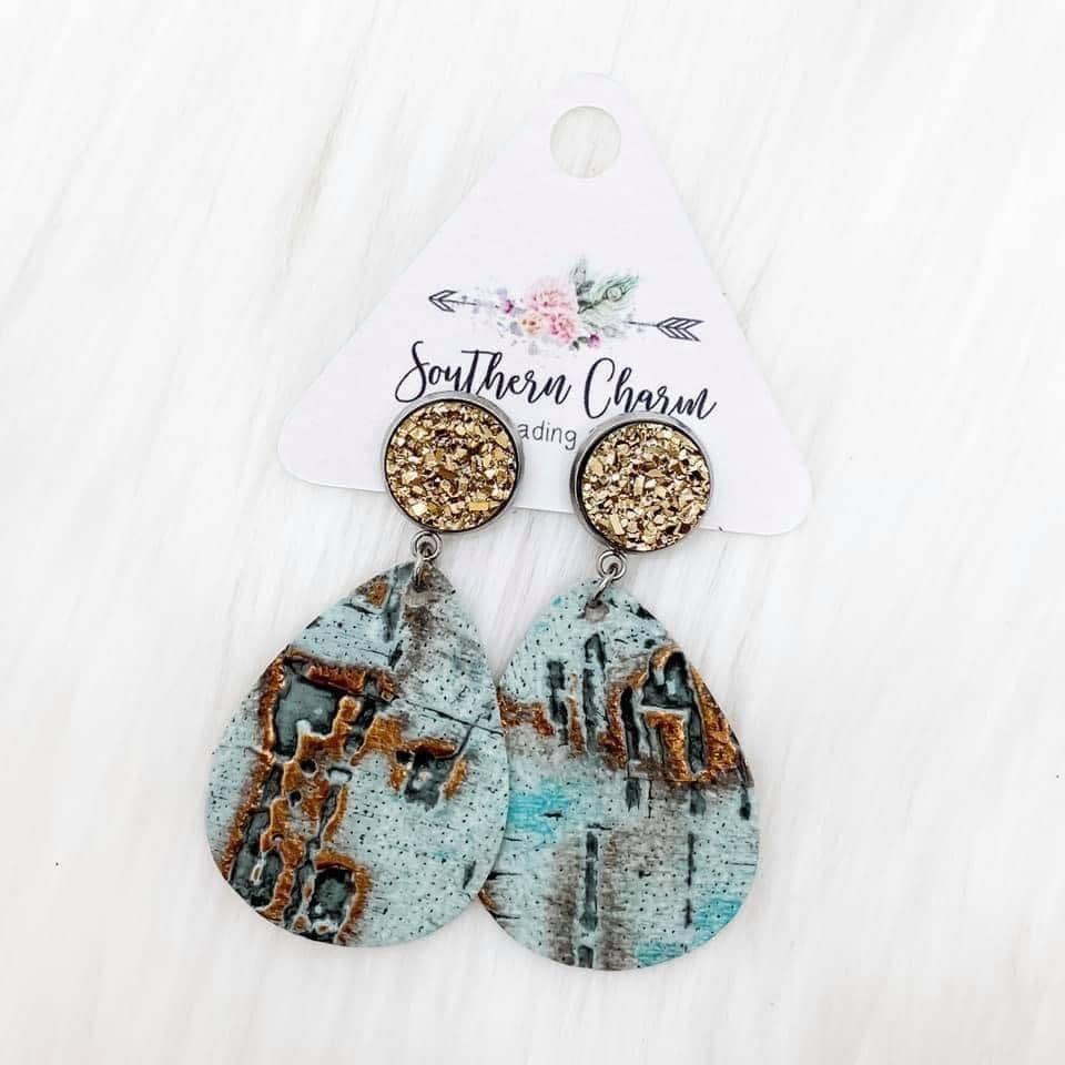 Southern Charm Trading Co - 2" Driftwood Dangles (leather)